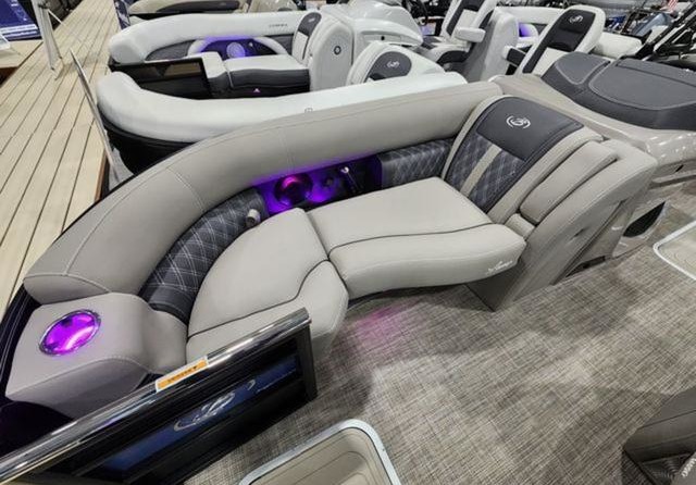 60 x 16 tri-toon passenger vessel