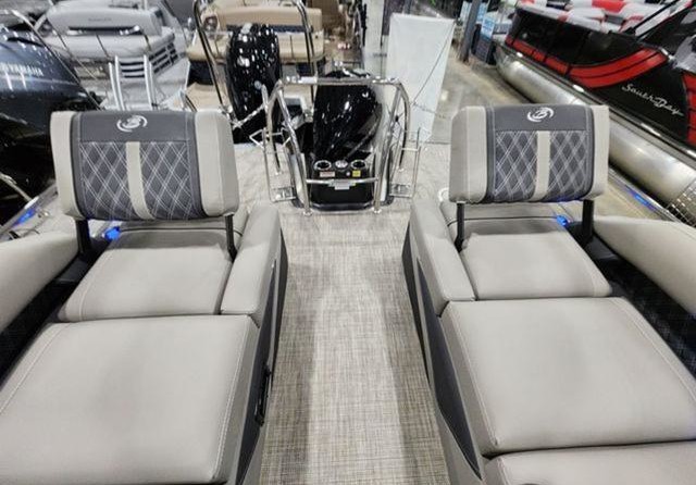 60 x 16 tri-toon passenger vessel