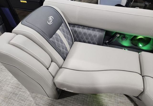 60 x 16 tri-toon passenger vessel