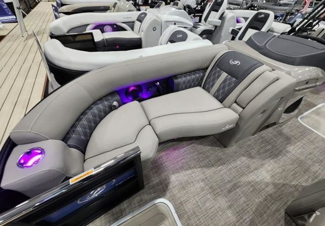 60 x 16 tri-toon passenger vessel