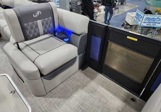 60 x 16 tri-toon passenger vessel