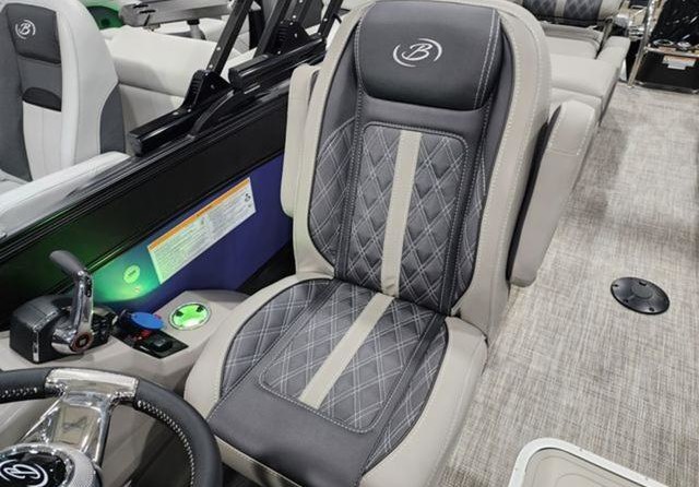 60 x 16 tri-toon passenger vessel