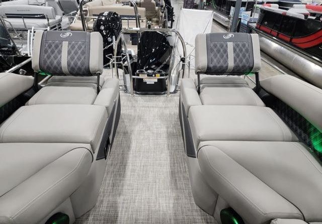 60 x 16 tri-toon passenger vessel