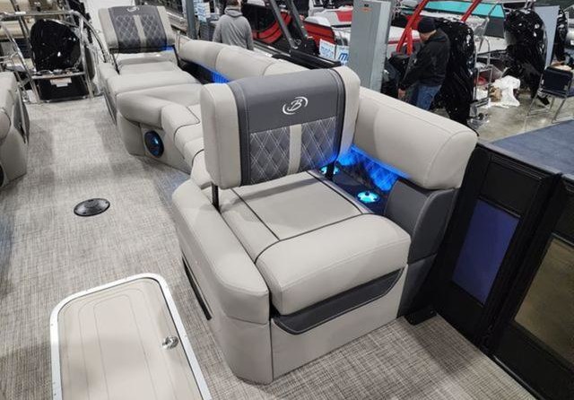 60 x 16 tri-toon passenger vessel