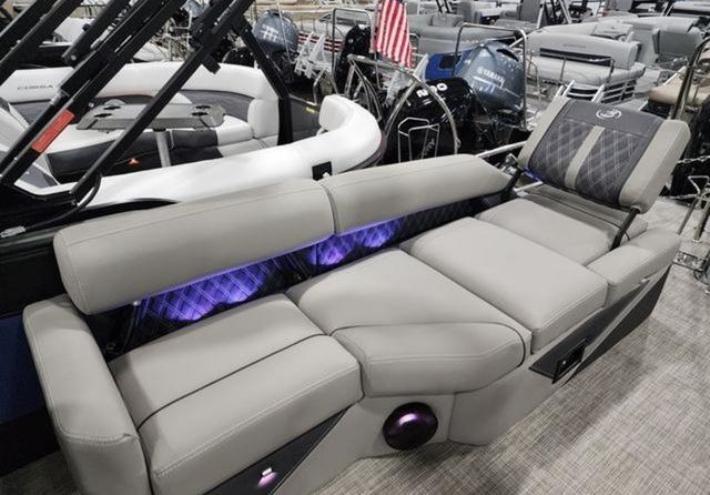 60 x 16 tri-toon passenger vessel