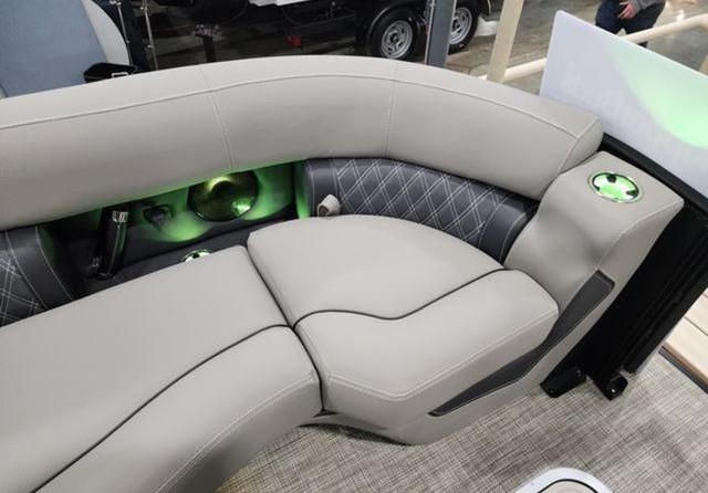 60 x 16 tri-toon passenger vessel