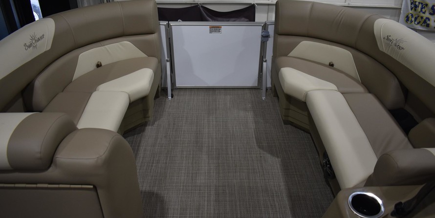 Sunchaser Boats Geneva Cruise 22 LR DH