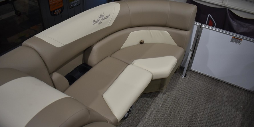 Sunchaser Boats Geneva Cruise 22 LR DH