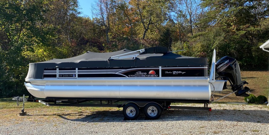 Sun Tracker Fishin Barge 24 DLX
