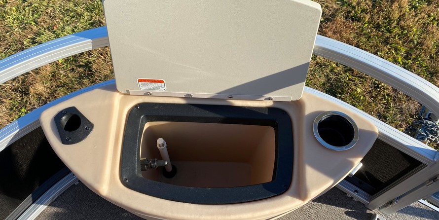 Sun Tracker Fishin Barge 24 DLX