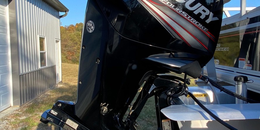 Sun Tracker Fishin Barge 24 DLX