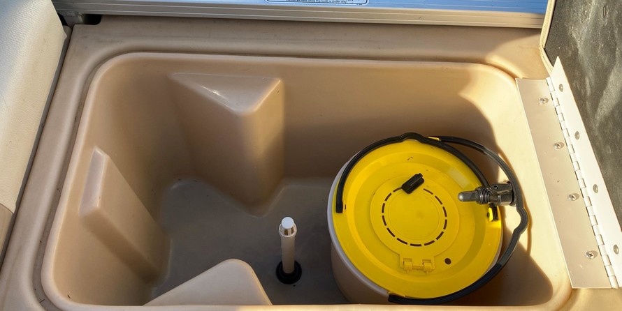 Sun Tracker Fishin Barge 24 DLX