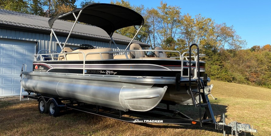 Sun Tracker Fishin Barge 24 DLX