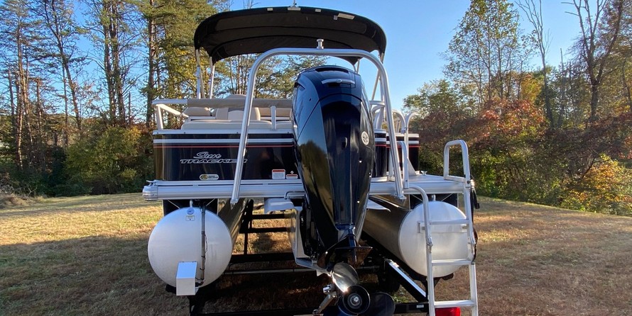 Sun Tracker Fishin Barge 24 DLX