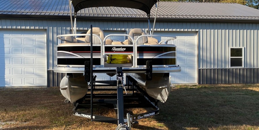 Sun Tracker Fishin Barge 24 DLX