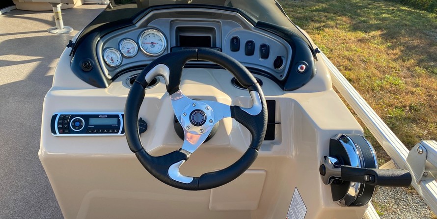 Sun Tracker Fishin Barge 24 DLX