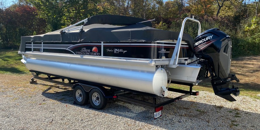 Sun Tracker Fishin Barge 24 DLX