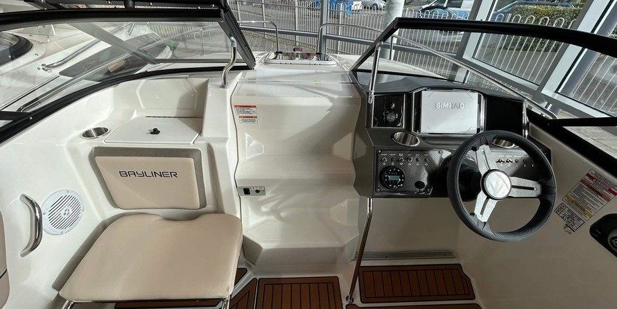 Bayliner VR5 Cuddy