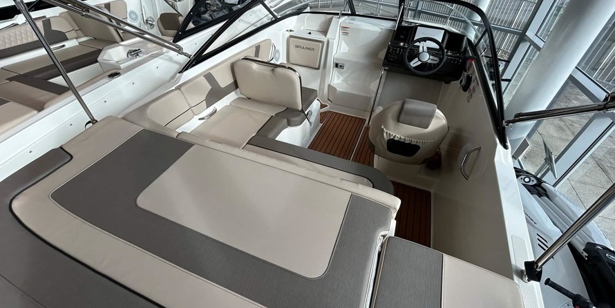 Bayliner VR5 Cuddy