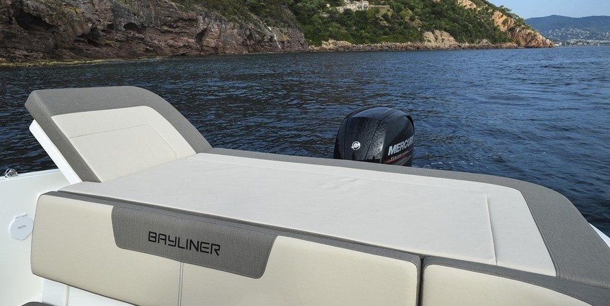Bayliner VR5 Cuddy