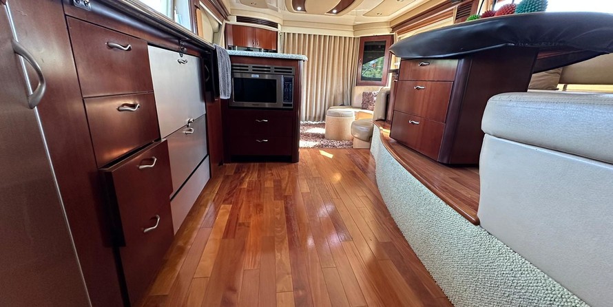 Sea Ray 580 Sedan Bridge