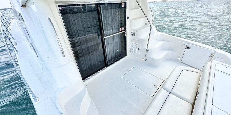 Sea Ray 580 Sedan Bridge