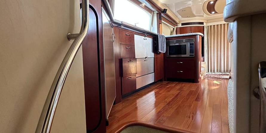 Sea Ray 580 Sedan Bridge