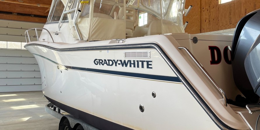 Grady-White Express 330