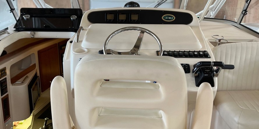 Grady-White Express 330