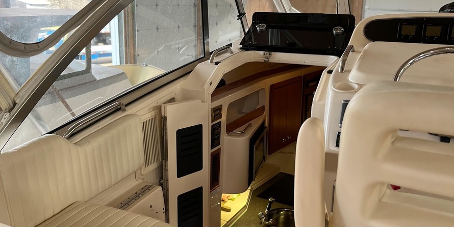 Grady-White Express 330