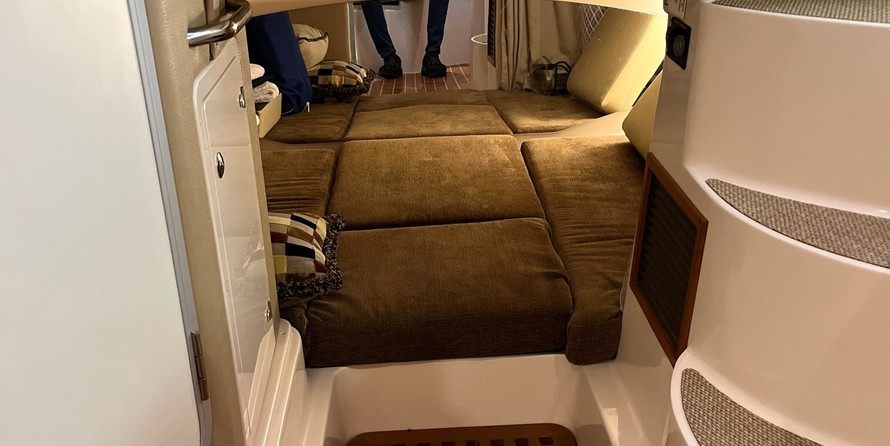 Grady-White Express 330