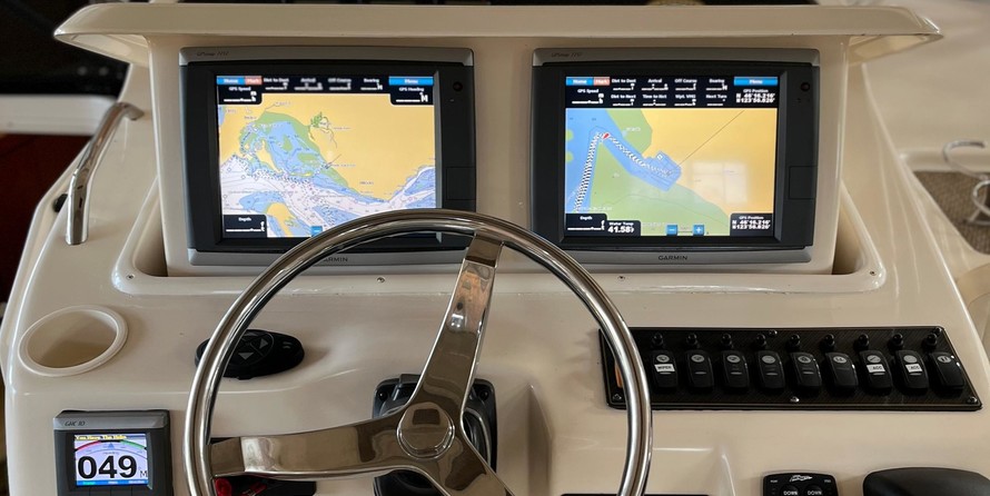 Grady-White Express 330