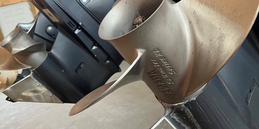 Grady-White Express 330