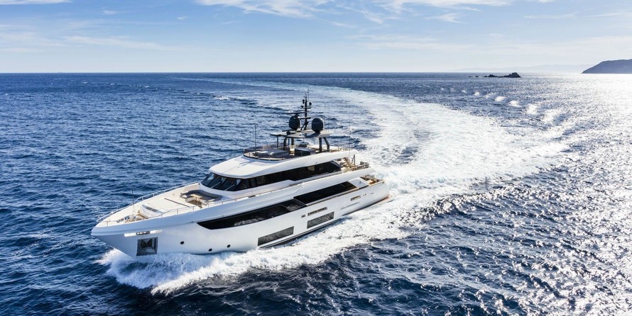 Custom Line Navetta 33