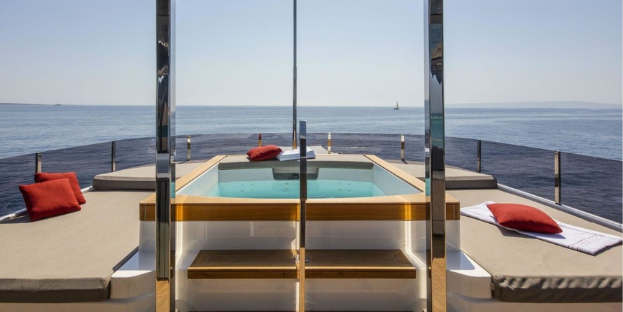 Custom Line Navetta 33