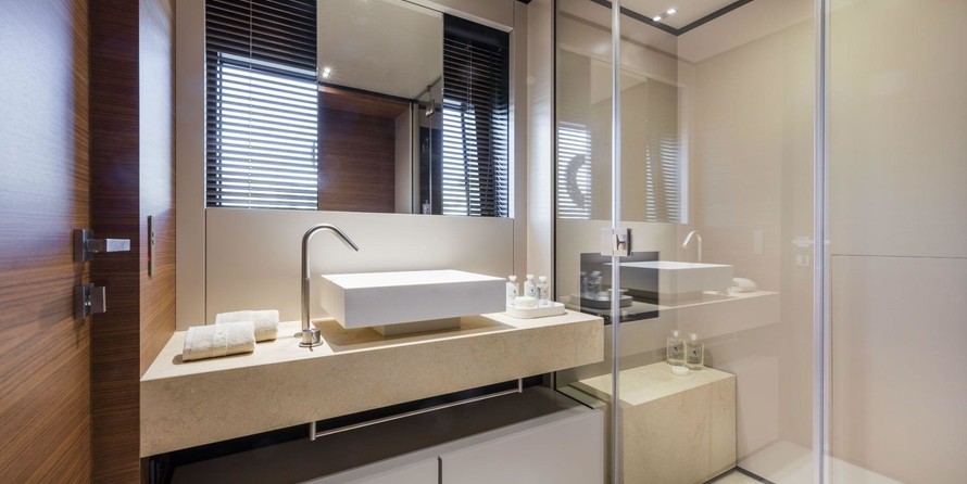 Custom Line Navetta 33