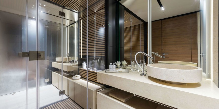 Custom Line Navetta 33