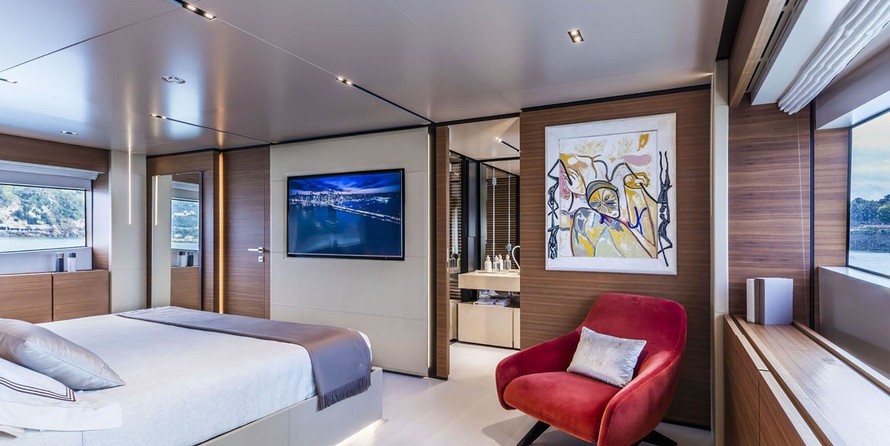 Custom Line Navetta 33