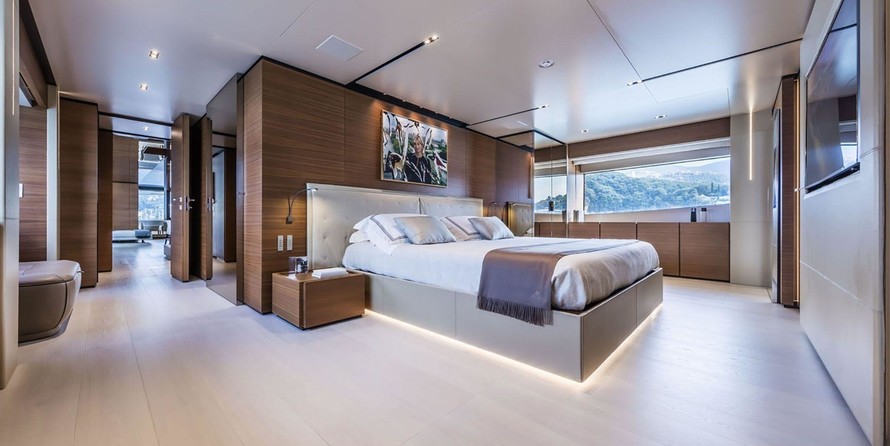 Custom Line Navetta 33