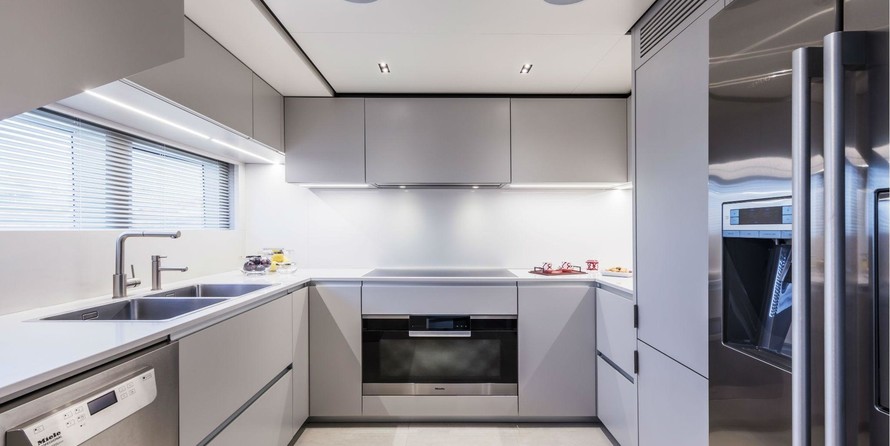 Custom Line Navetta 33