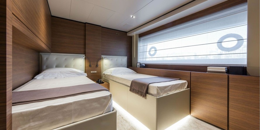 Custom Line Navetta 33