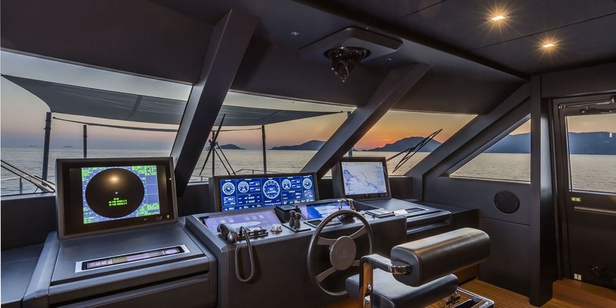 Custom Line Navetta 33