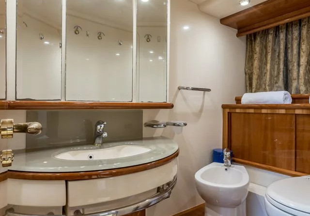 Azimut 62 Fly - 3 + 2 cab.