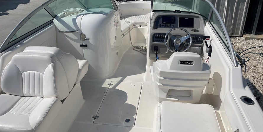 Robalo R227 Dual Console