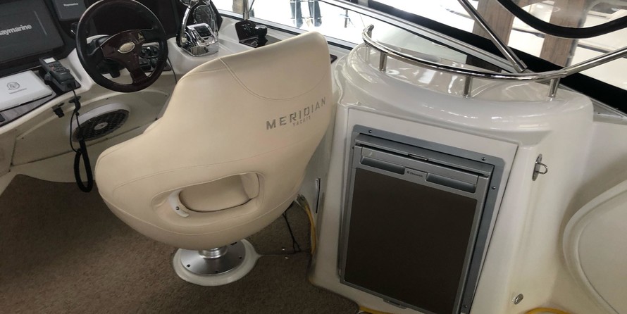 Meridian 391 Sedan