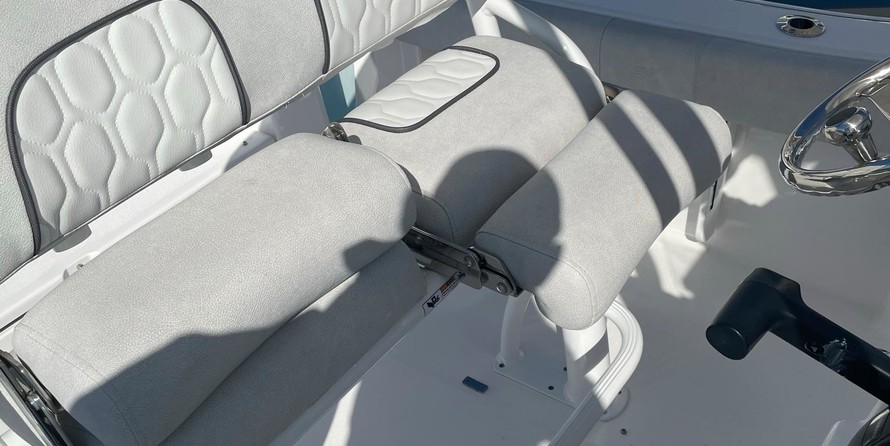 228 Sea Fox Commander