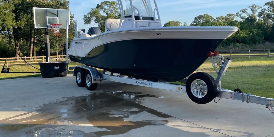 228 Sea Fox Commander