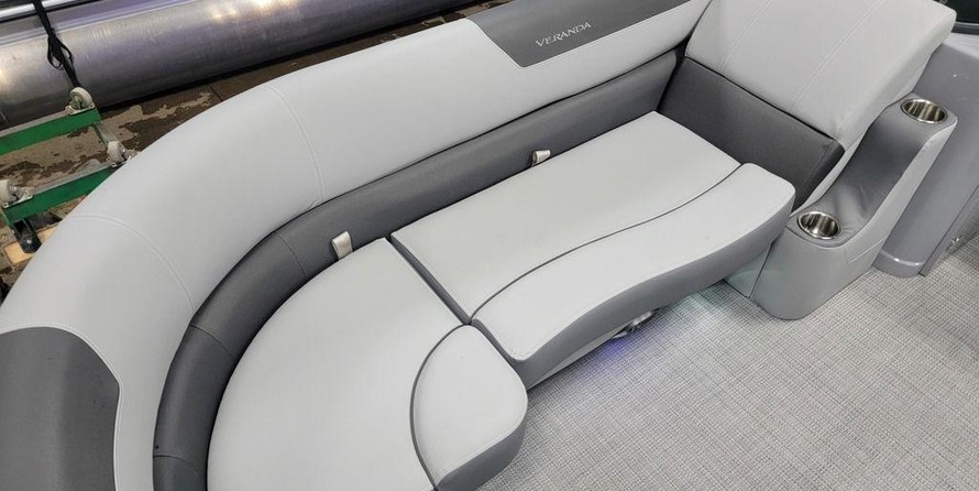 60 x 16 tri-toon passenger vessel