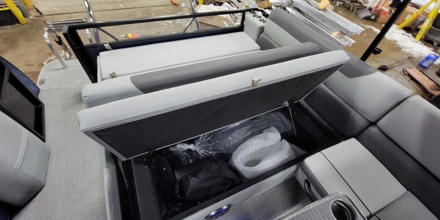 60 x 16 tri-toon passenger vessel