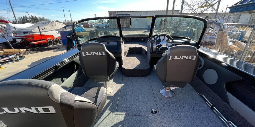 Lund Boats 1875 Crossover XS